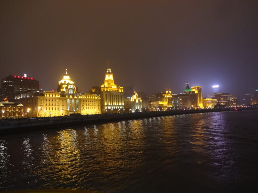 ひとり参加OK「黄浦江ナイトクルーズ」で上海外灘の夜景を楽しむ 
