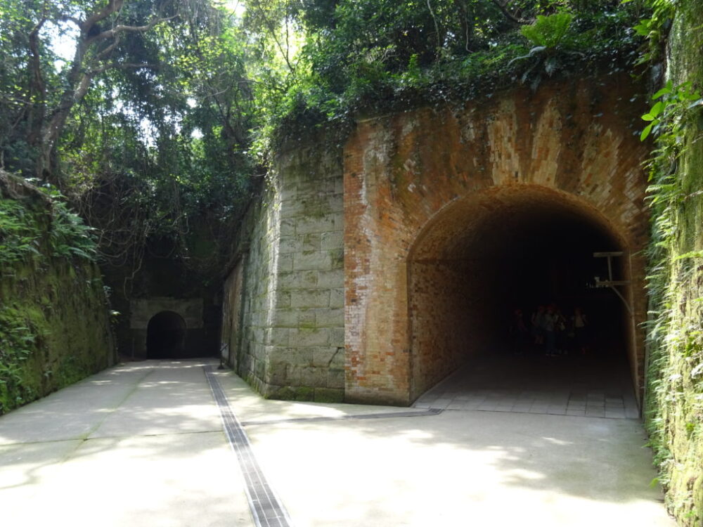 トンネル出口