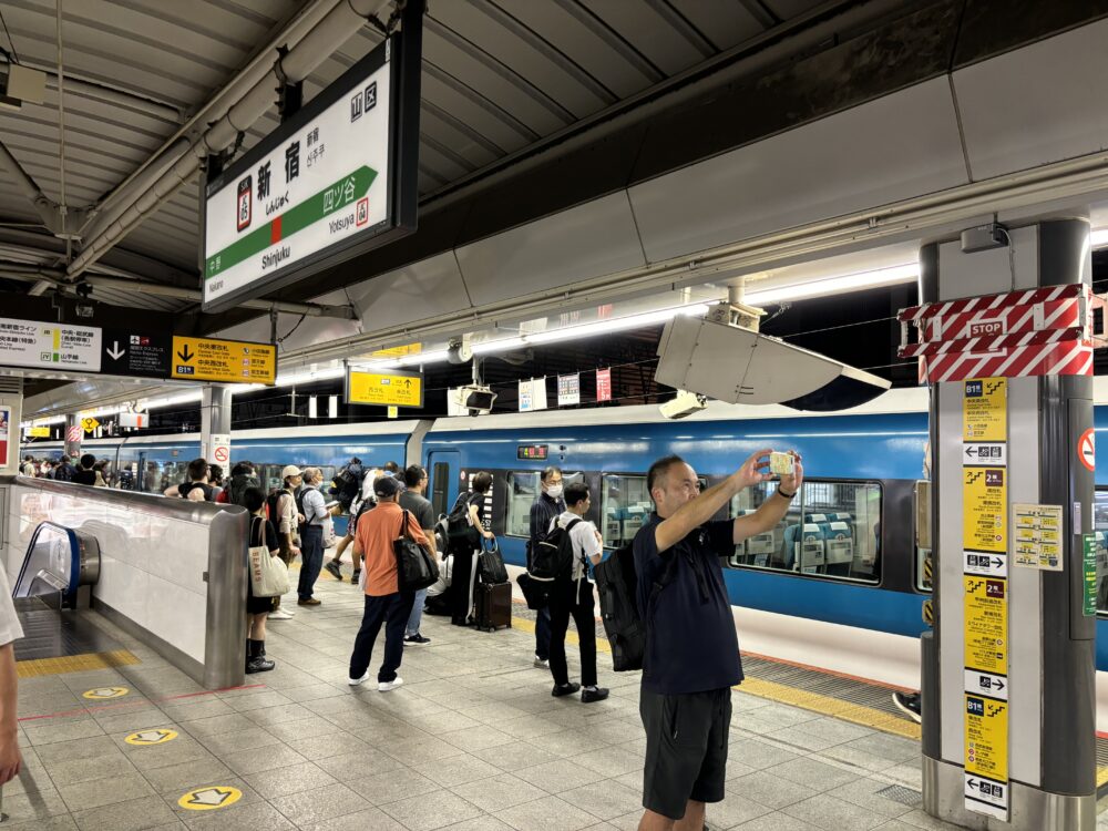 新宿駅に入線