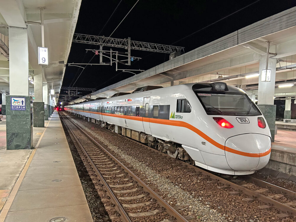 台東駅の太魯閣号