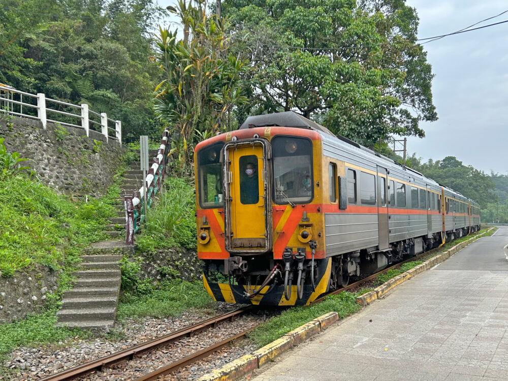 平渓線区間車