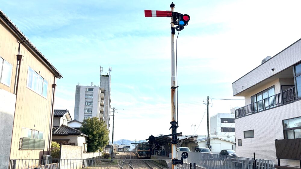 氷見駅でのべるもんた