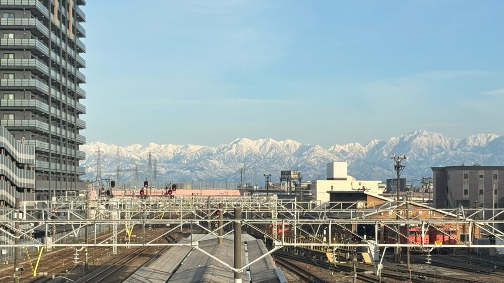 高岡駅から見る立山連峰