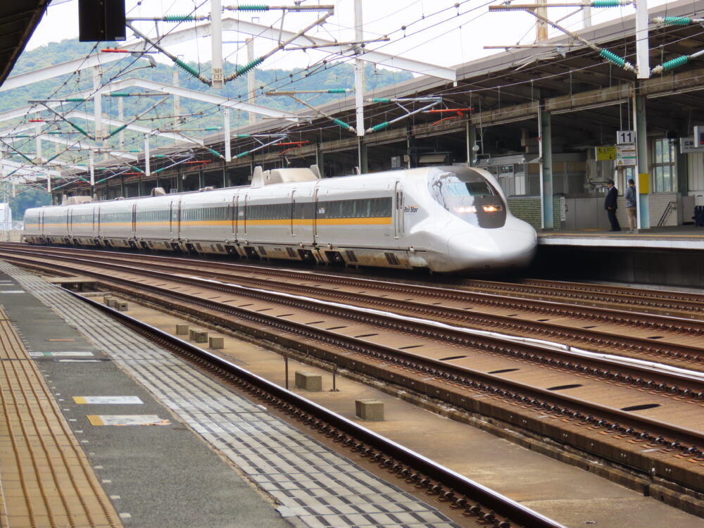 700系新幹線こだま号