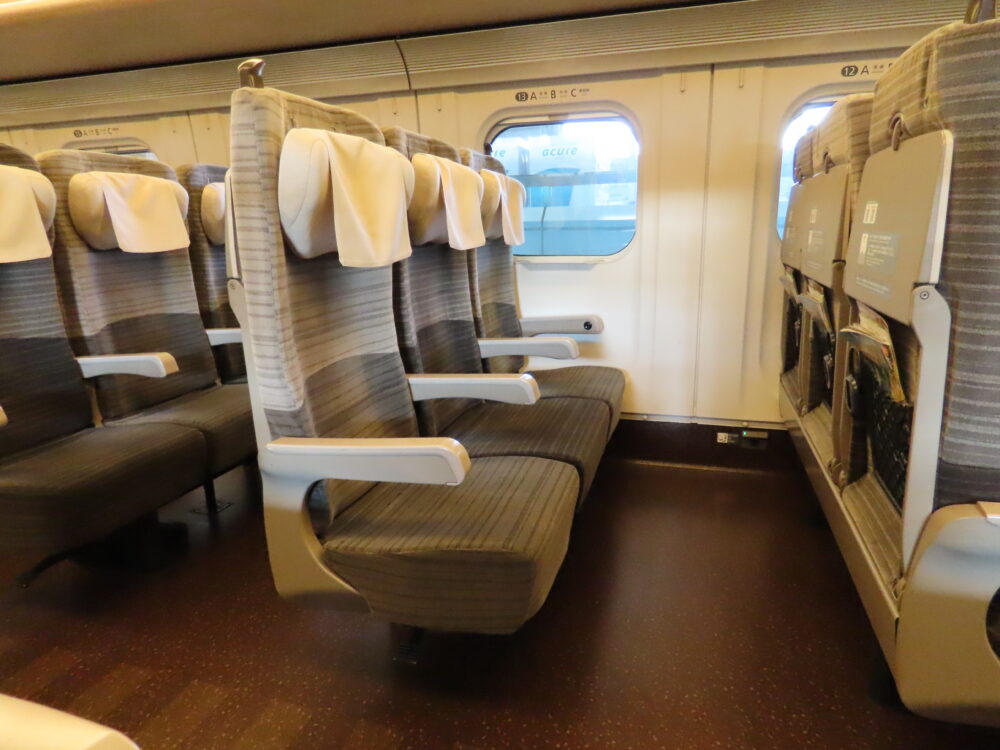 はやぶbさ普通車指定席