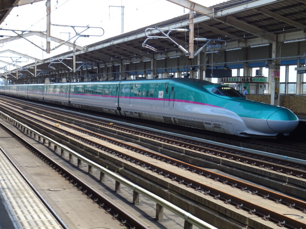 停車中のはやぶさ