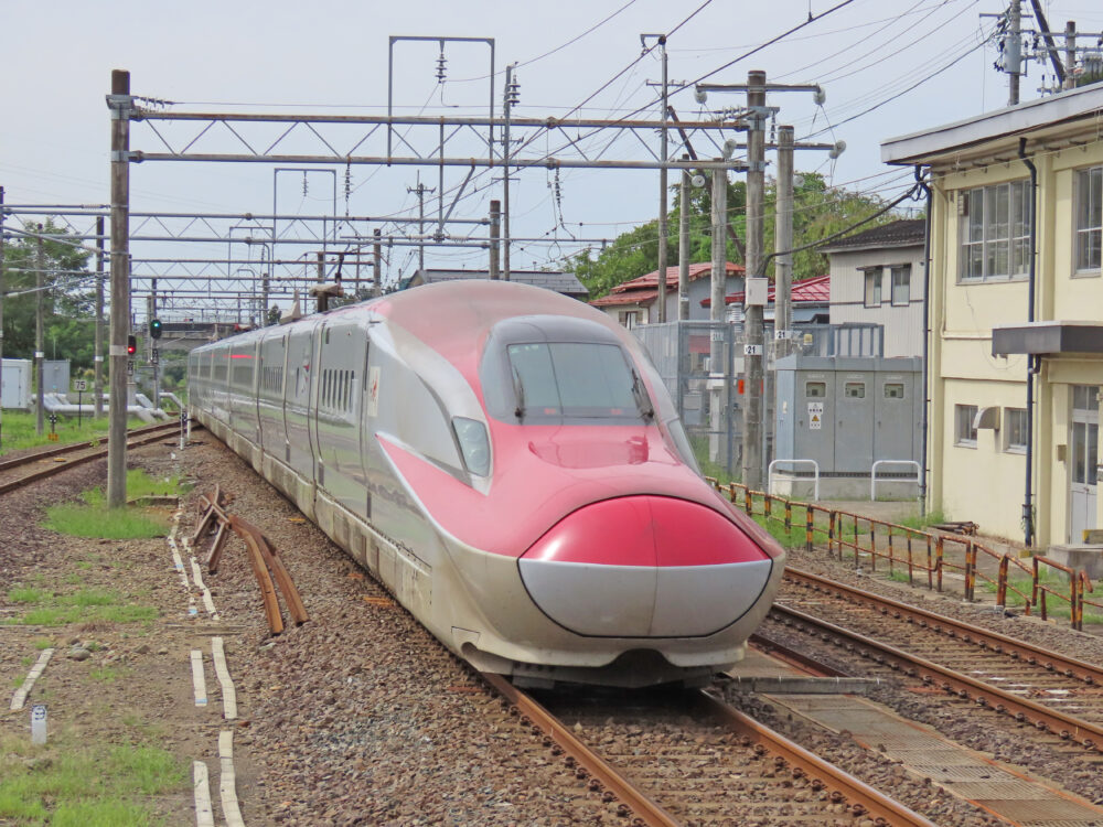 角館駅の新幹線こまち