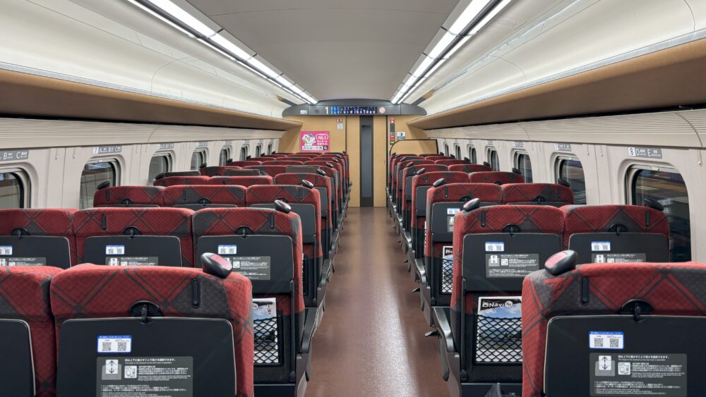 かがやきの普通車内