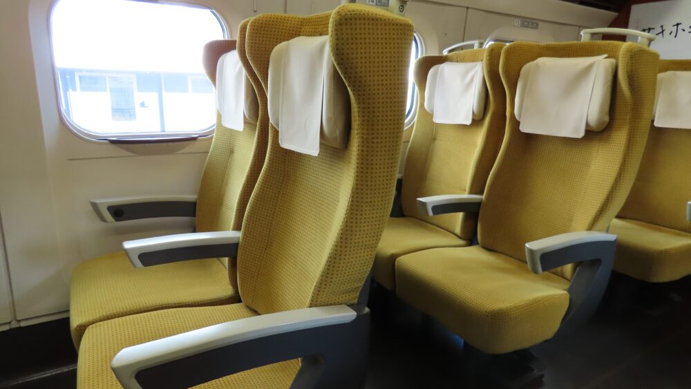 秋田新幹線こまち号の普通車シート