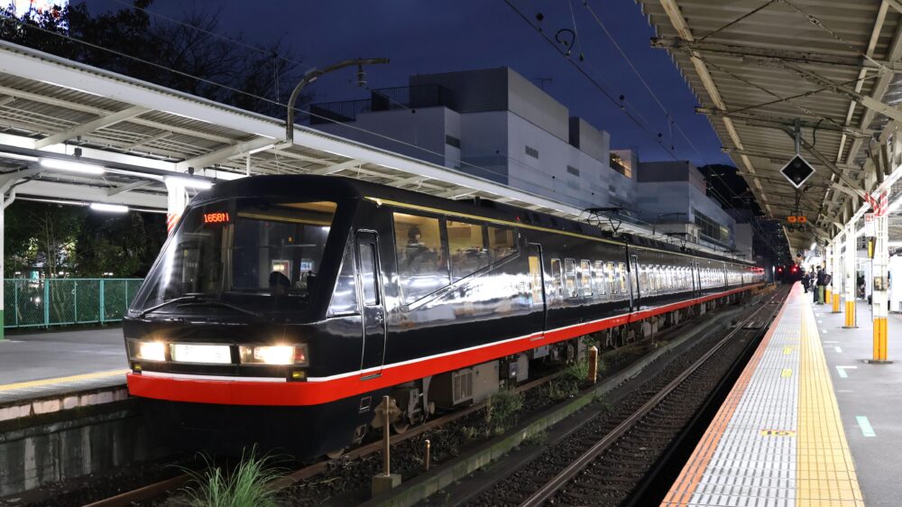 黒船電車@夜の熱海駅