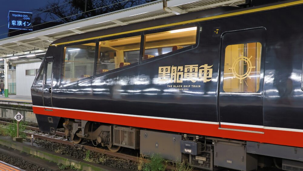 黒船電車の側面ロゴ