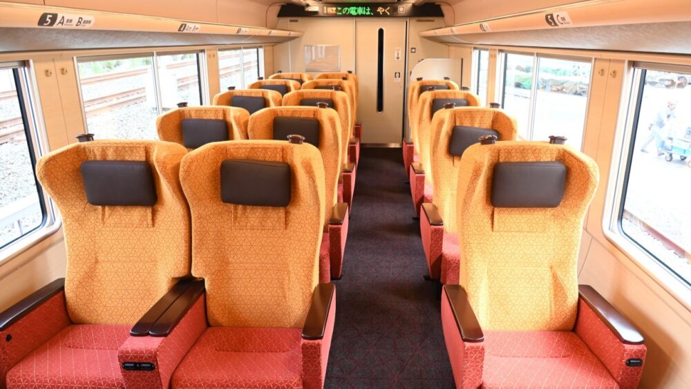 特急やくものグリーン車