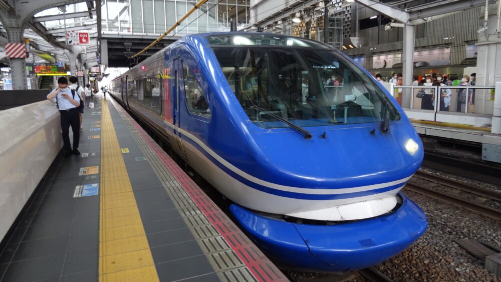 大阪駅の特急スーパーはくと号